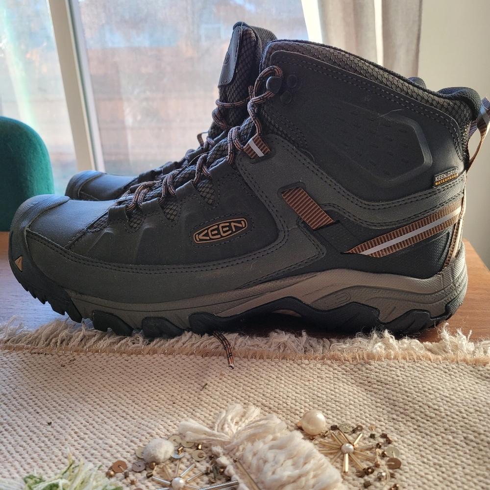 Keen mid-top waterproof hiking boot